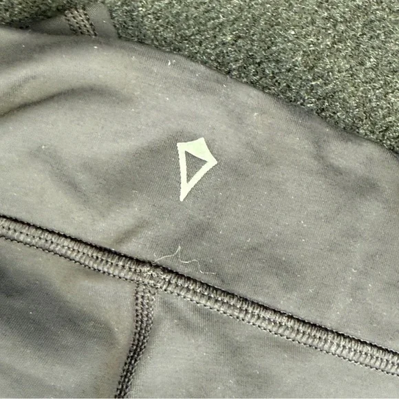 Ivivva Black and White Kids Leggings #138 - Picture 2 of 3